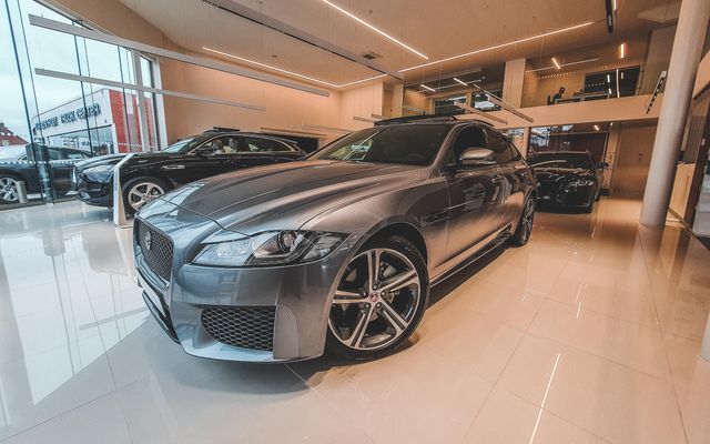 Jaguar XF Chequered Flag