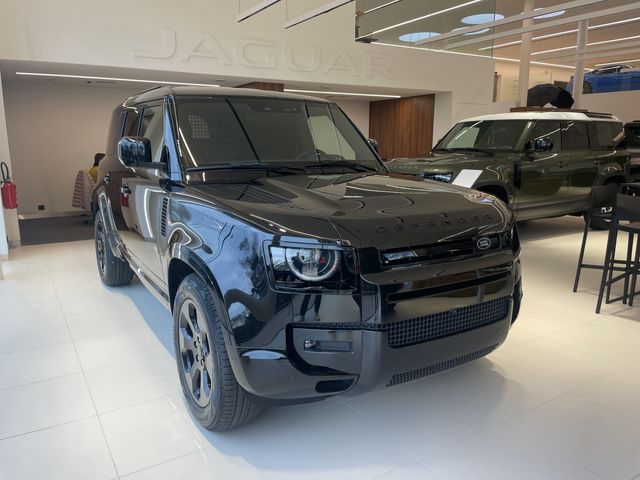 Land Rover Defender 110 D250 Hard Top X-Dynamic SE