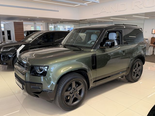 Land Rover Defender // 90 D250 X-Dynamic SE // LICHTE VRACHT