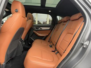 Jaguar F-Pace P400e R-Dynamic SE Foto